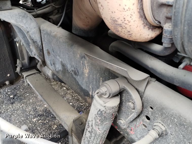 image for item DQ6144 1993 Ford L9000 AeroMax semi truck