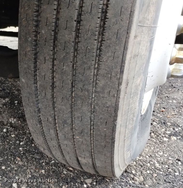 image for item DQ6144 1993 Ford L9000 AeroMax semi truck