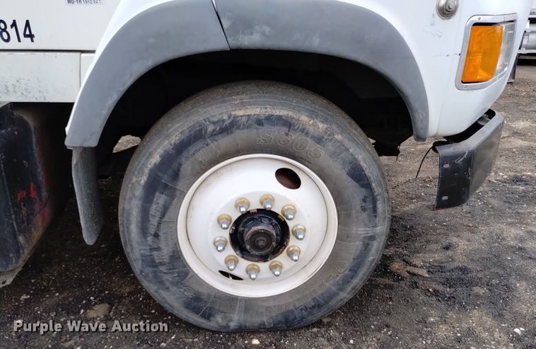 image for item DQ6144 1993 Ford L9000 AeroMax semi truck