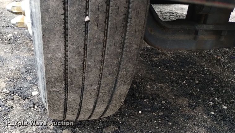 image for item DQ6144 1993 Ford L9000 AeroMax semi truck