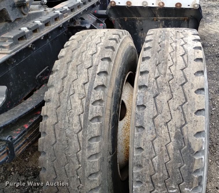 image for item DQ6144 1993 Ford L9000 AeroMax semi truck