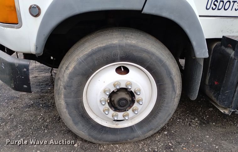 image for item DQ6144 1993 Ford L9000 AeroMax semi truck