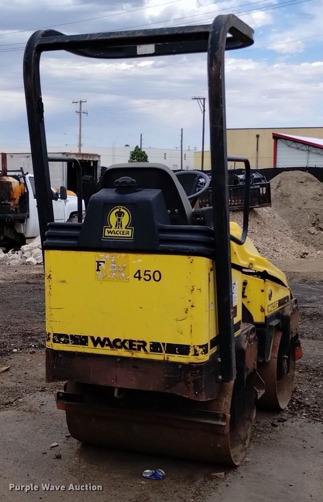 image for item DQ6148 1999 Wacker RD11A double drum roller