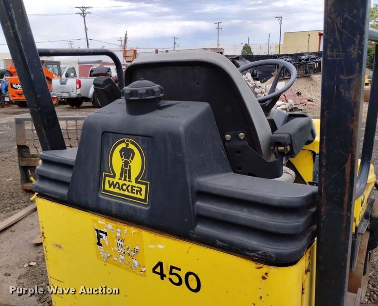 image for item DQ6148 1999 Wacker RD11A double drum roller