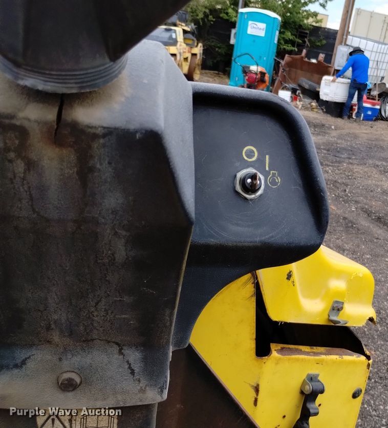 image for item DQ6148 1999 Wacker RD11A double drum roller