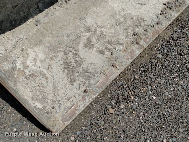 image for item DQ6158 2013 Bobcat S130 skid steer loader