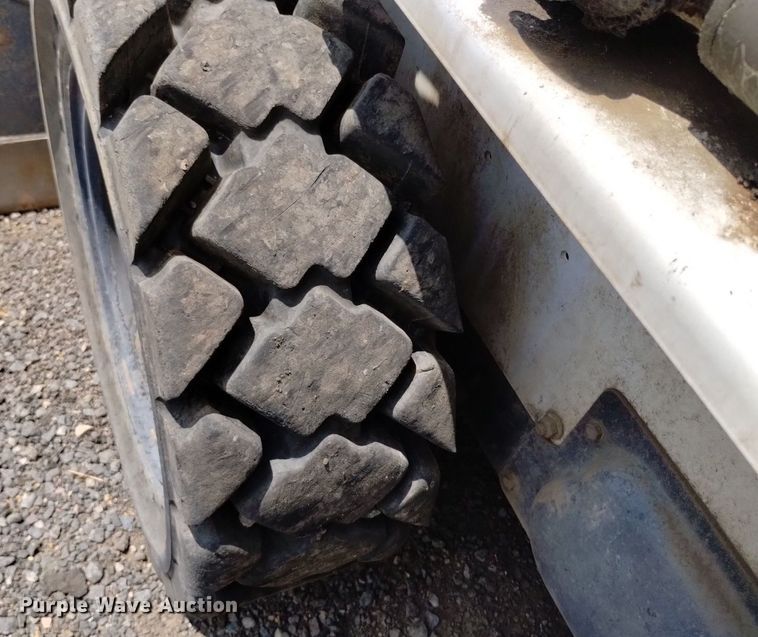 image for item DQ6158 2013 Bobcat S130 skid steer loader