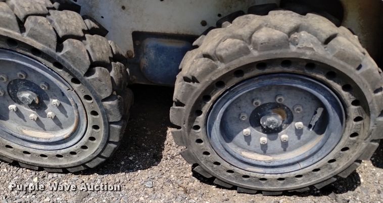 image for item DQ6158 2013 Bobcat S130 skid steer loader