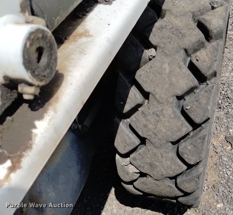 image for item DQ6158 2013 Bobcat S130 skid steer loader