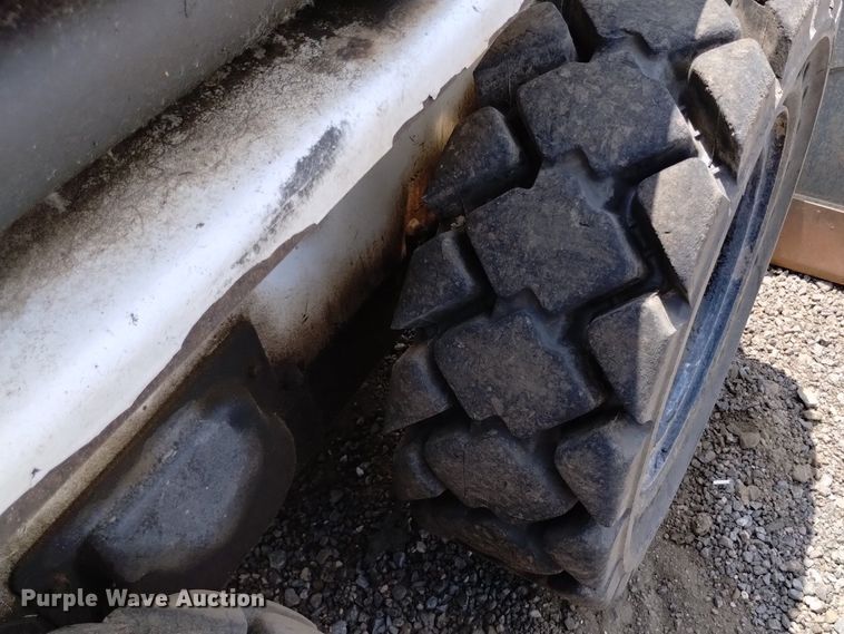 image for item DQ6158 2013 Bobcat S130 skid steer loader