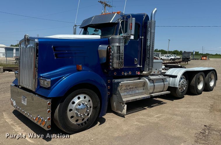 image for item DQ6766 2013 Kenworth  W900 semi truck