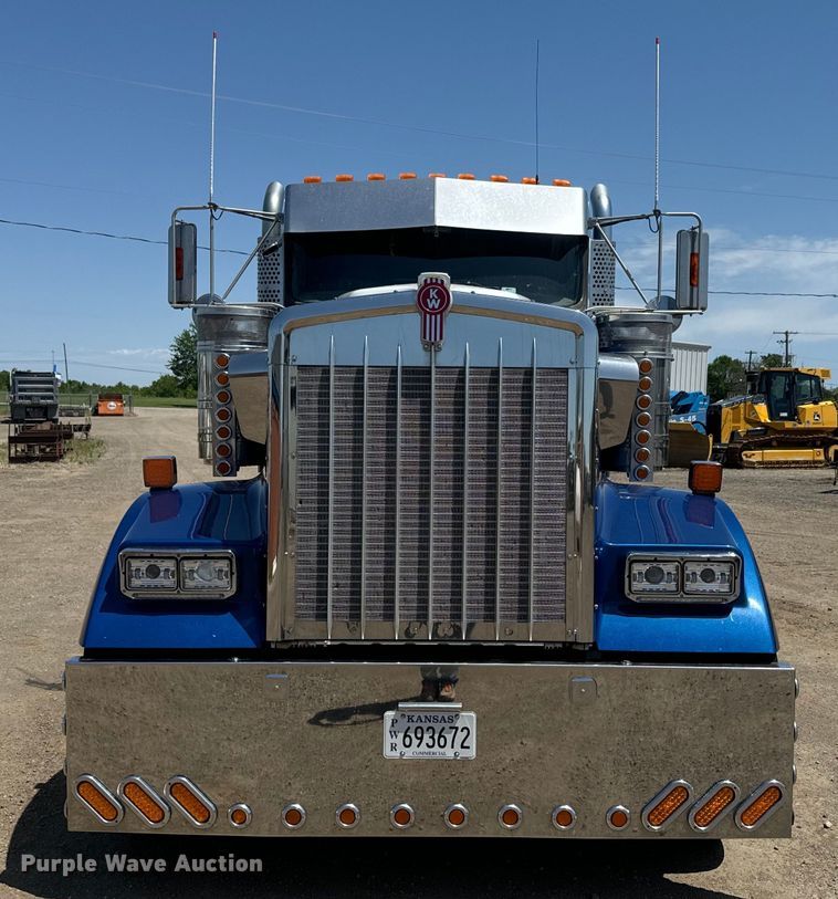image for item DQ6766 2013 Kenworth  W900 semi truck