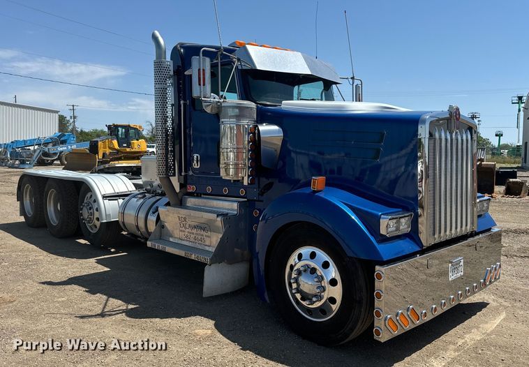image for item DQ6766 2013 Kenworth  W900 semi truck
