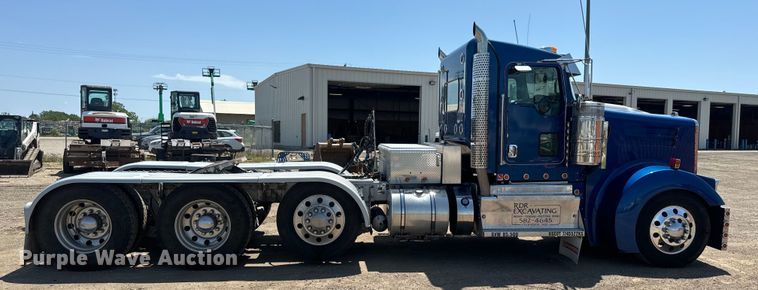 image for item DQ6766 2013 Kenworth  W900 semi truck