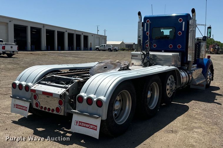 image for item DQ6766 2013 Kenworth  W900 semi truck