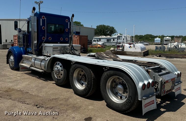 image for item DQ6766 2013 Kenworth  W900 semi truck