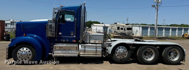 image for item DQ6766 2013 Kenworth  W900 semi truck