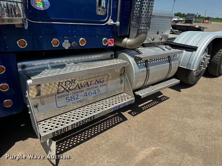 image for item DQ6766 2013 Kenworth  W900 semi truck