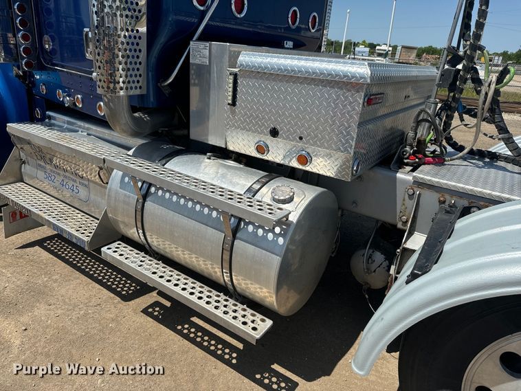 image for item DQ6766 2013 Kenworth  W900 semi truck