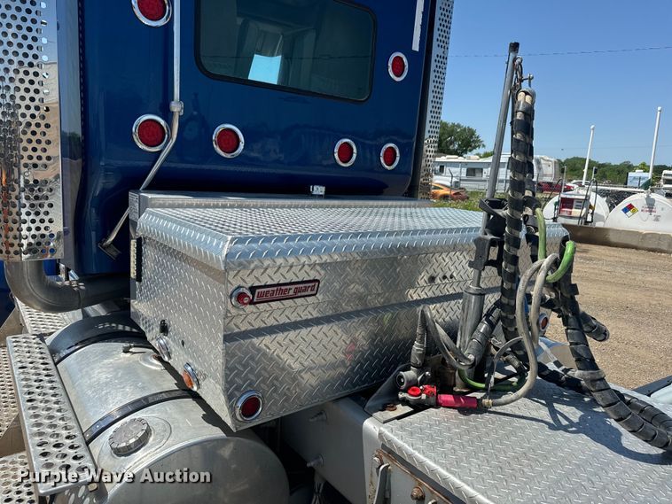 image for item DQ6766 2013 Kenworth  W900 semi truck