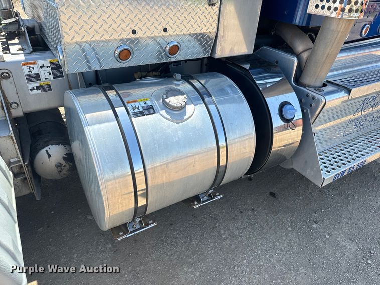 image for item DQ6766 2013 Kenworth  W900 semi truck