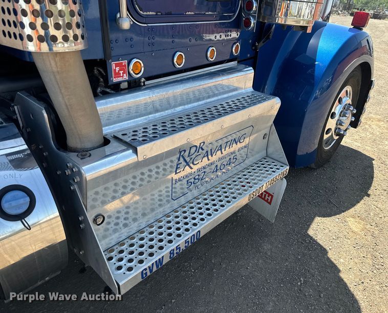 image for item DQ6766 2013 Kenworth  W900 semi truck