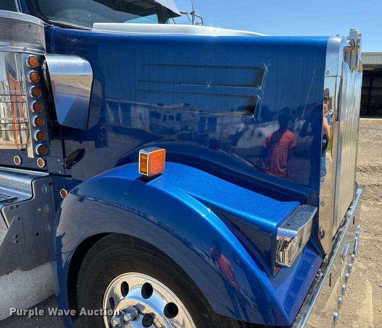 image for item DQ6766 2013 Kenworth  W900 semi truck