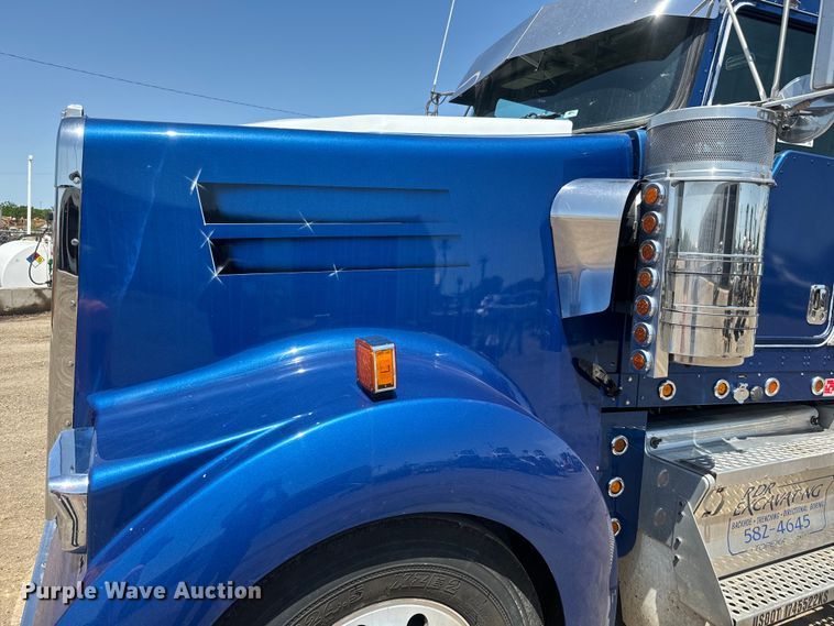 image for item DQ6766 2013 Kenworth  W900 semi truck