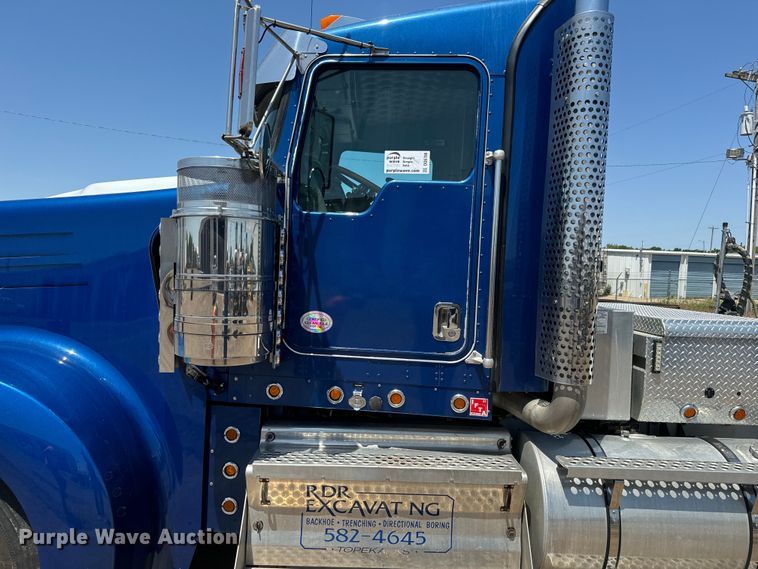 image for item DQ6766 2013 Kenworth  W900 semi truck