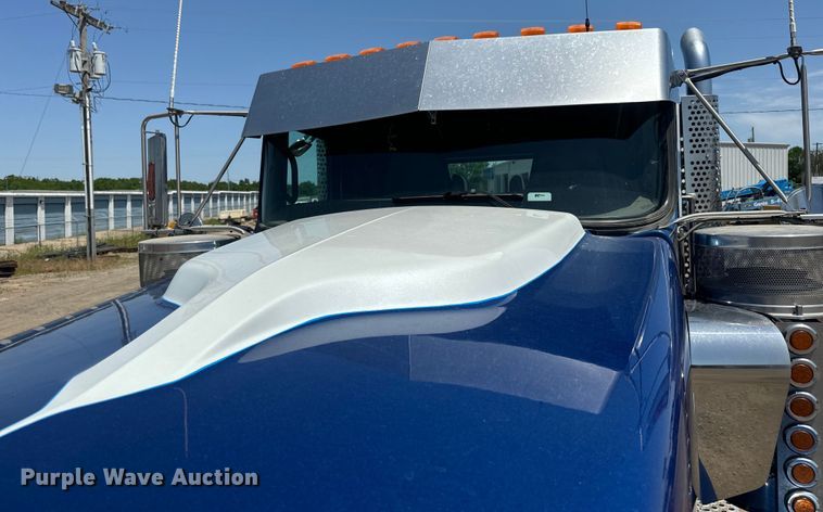 image for item DQ6766 2013 Kenworth  W900 semi truck