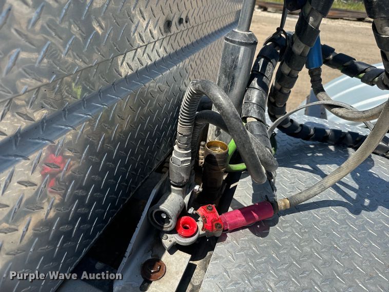 image for item DQ6766 2013 Kenworth  W900 semi truck