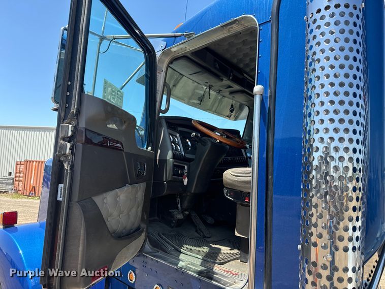 image for item DQ6766 2013 Kenworth  W900 semi truck