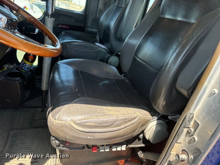 image for item DQ6766 2013 Kenworth  W900 semi truck