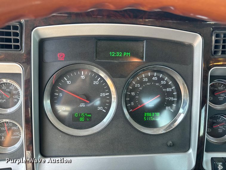 image for item DQ6766 2013 Kenworth  W900 semi truck