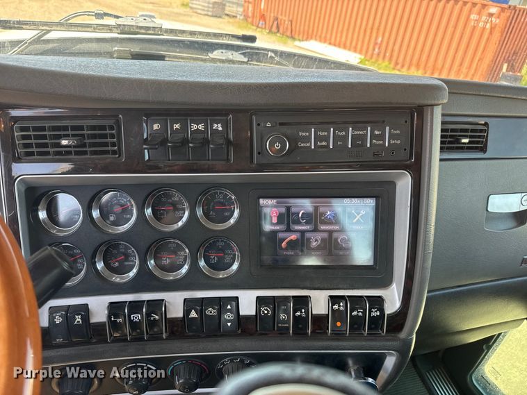 image for item DQ6766 2013 Kenworth  W900 semi truck