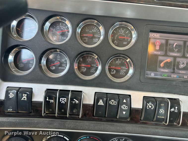 image for item DQ6766 2013 Kenworth  W900 semi truck