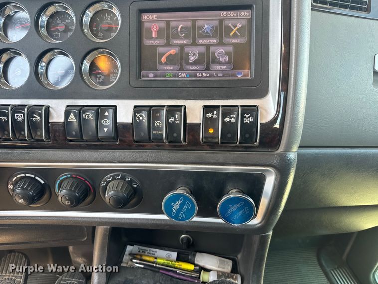 image for item DQ6766 2013 Kenworth  W900 semi truck