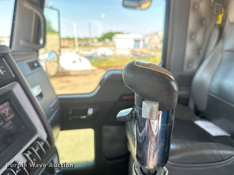 image for item DQ6766 2013 Kenworth  W900 semi truck