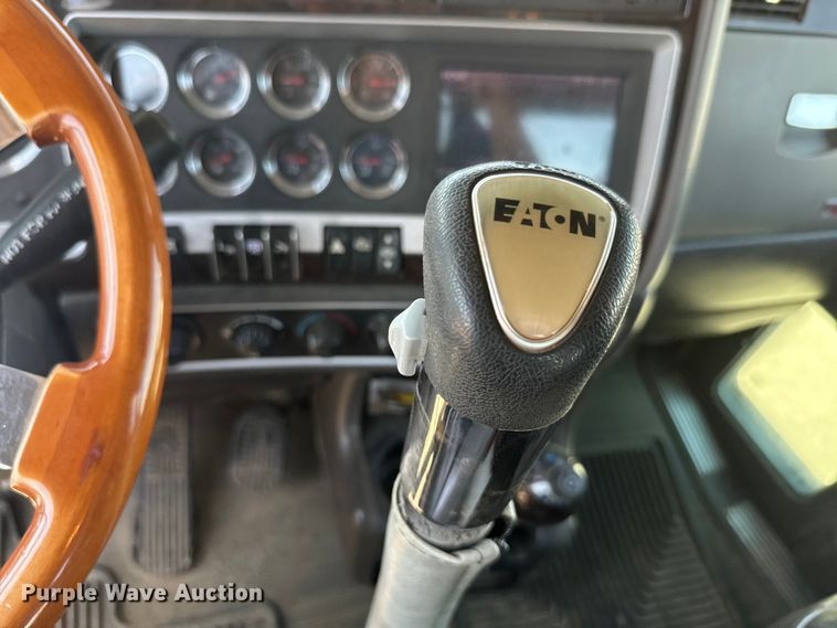 image for item DQ6766 2013 Kenworth  W900 semi truck