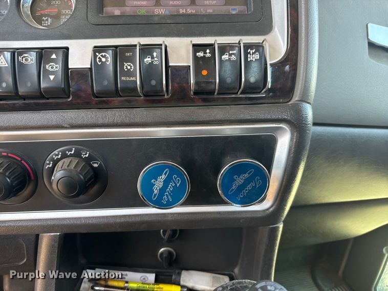 image for item DQ6766 2013 Kenworth  W900 semi truck