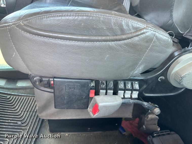 image for item DQ6766 2013 Kenworth  W900 semi truck