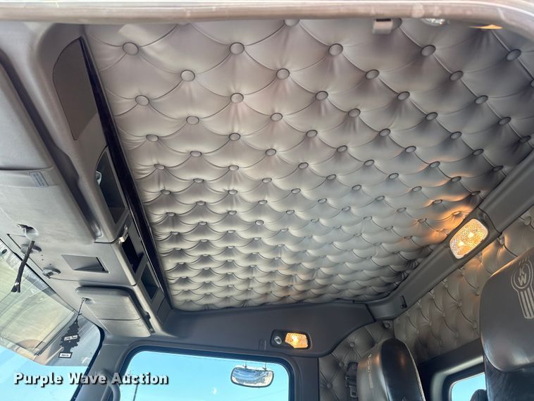 image for item DQ6766 2013 Kenworth  W900 semi truck