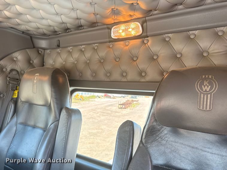 image for item DQ6766 2013 Kenworth  W900 semi truck