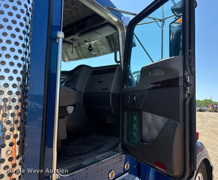 image for item DQ6766 2013 Kenworth  W900 semi truck