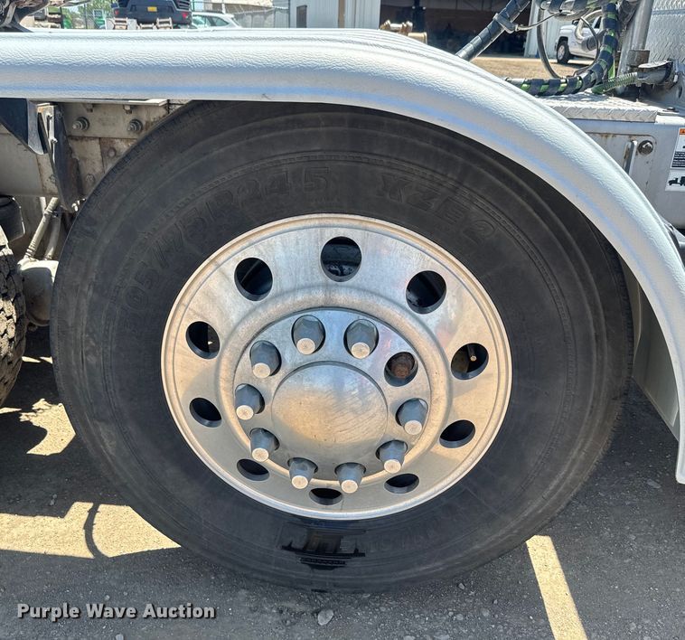 image for item DQ6766 2013 Kenworth  W900 semi truck