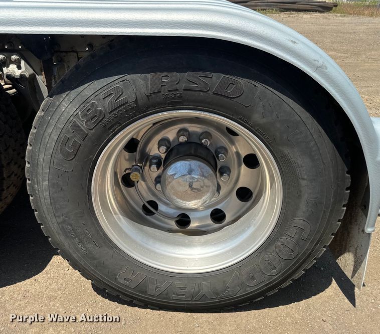 image for item DQ6766 2013 Kenworth  W900 semi truck