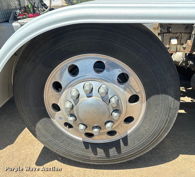 image for item DQ6766 2013 Kenworth  W900 semi truck