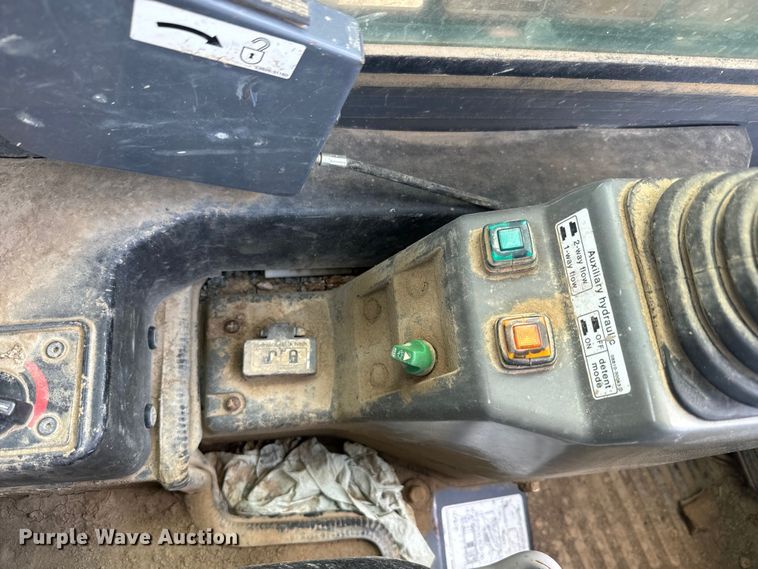 image for item DQ6768 2012 Takeuchi TL240 tracked skid steer loader