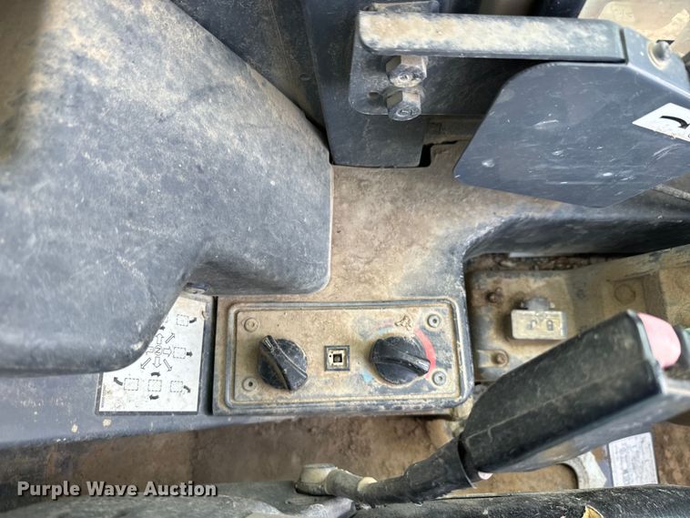 image for item DQ6768 2012 Takeuchi TL240 tracked skid steer loader