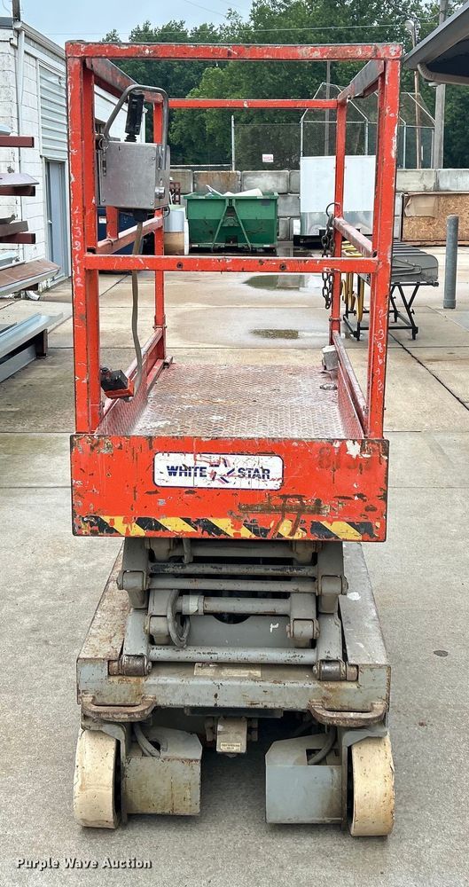image for item DQ6803 1998 Skyjack SJIII3219 scissor lift